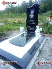 Памятник из габбро и белого мрамора